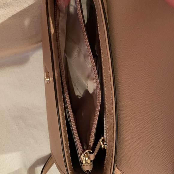 Michael Kors cross body - Picture 6 of 15